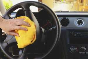 Come pulire l'interno di un'auto