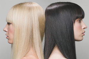 Cómo deshacerse del color amarillento del cabello después del aclarado