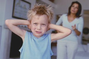 Cómo aprender a no gritarle a un niño