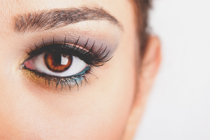 Comment faire pousser des sourcils épais