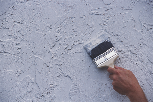 Comment préparer un mur pour du papier peint liquide