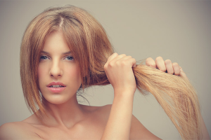 Comment restaurer les cheveux secs et abîmés