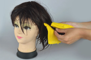 Comment prendre soin d'une perruque en cheveux artificiels