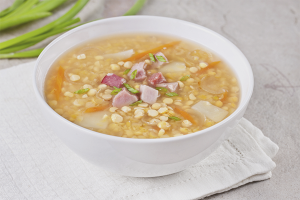 Cómo cocinar sopa de guisantes ahumados