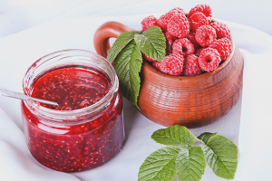 Comment faire cuire la confiture de framboises pour l'hiver