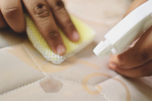 Comment enlever les taches de sang sur un matelas