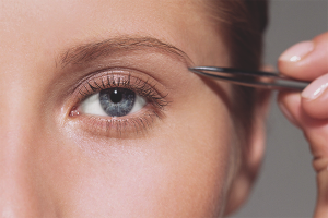 Comment épiler les sourcils sans douleur