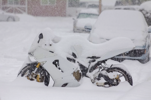 Como guardar una moto en invierno