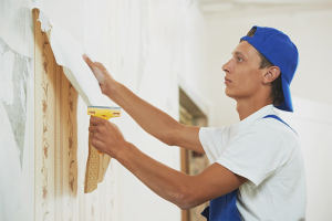 Comment enlever rapidement le vieux papier peint des murs