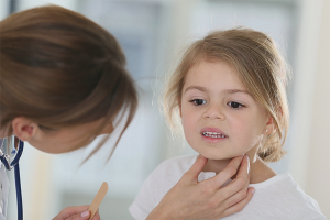 Come trattare una voce rauca in un bambino