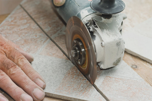 Comment couper les carreaux de porcelaine