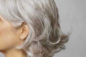 Comment peindre des cheveux gris sur des cheveux foncés