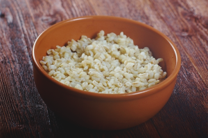 Come cucinare il porridge di orzo perlato in acqua