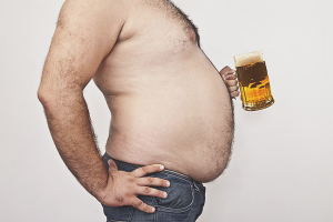 ¿Cómo puede un hombre quitarse una panza de cerveza?