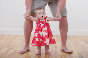 Comment apprendre à un enfant à se tenir debout sans soutien