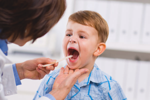 Come trattare le adenoidi in un bambino