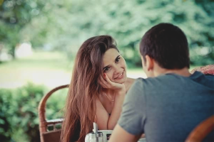 Cómo comunicarse con una chica para que se enamore