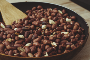 Comment faire frire des cacahuètes dans une poêle