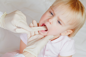 Comment guérir un mal de gorge chez un enfant