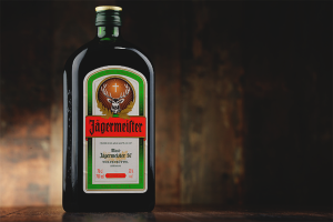 Cara minum Jägermeister