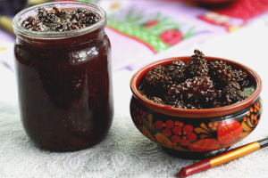 Confiture de pomme de pin