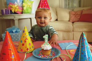 Cómo celebrar el cumpleaños de un niño 1 año