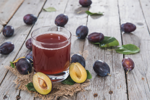 Come preparare il succo di prugne