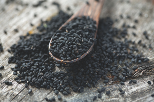 Les avantages et les inconvénients du cumin noir