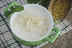 Cómo hacer sopa de fideos con leche