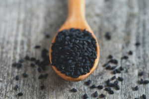 Propriétés et contre-indications utiles du cumin noir