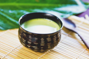 Los beneficios y daños del té verde con leche.