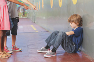 Niño ofendido en la escuela