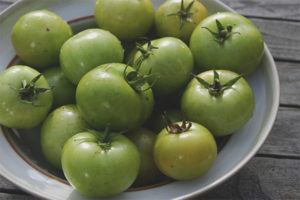 Los beneficios y daños del tomate verde.