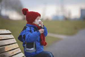 Est-il possible de marcher avec un enfant enrhumé?