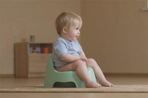 Come insegnare a un bambino a camminare su un vasino