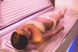 ¿Puedo tomar el sol en un solarium sin crema?