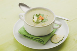 Soupe de purée de courgettes