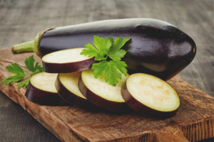 Est-il possible de manger des aubergines crues