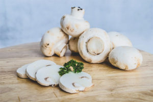 È possibile mangiare funghi prataioli crudi